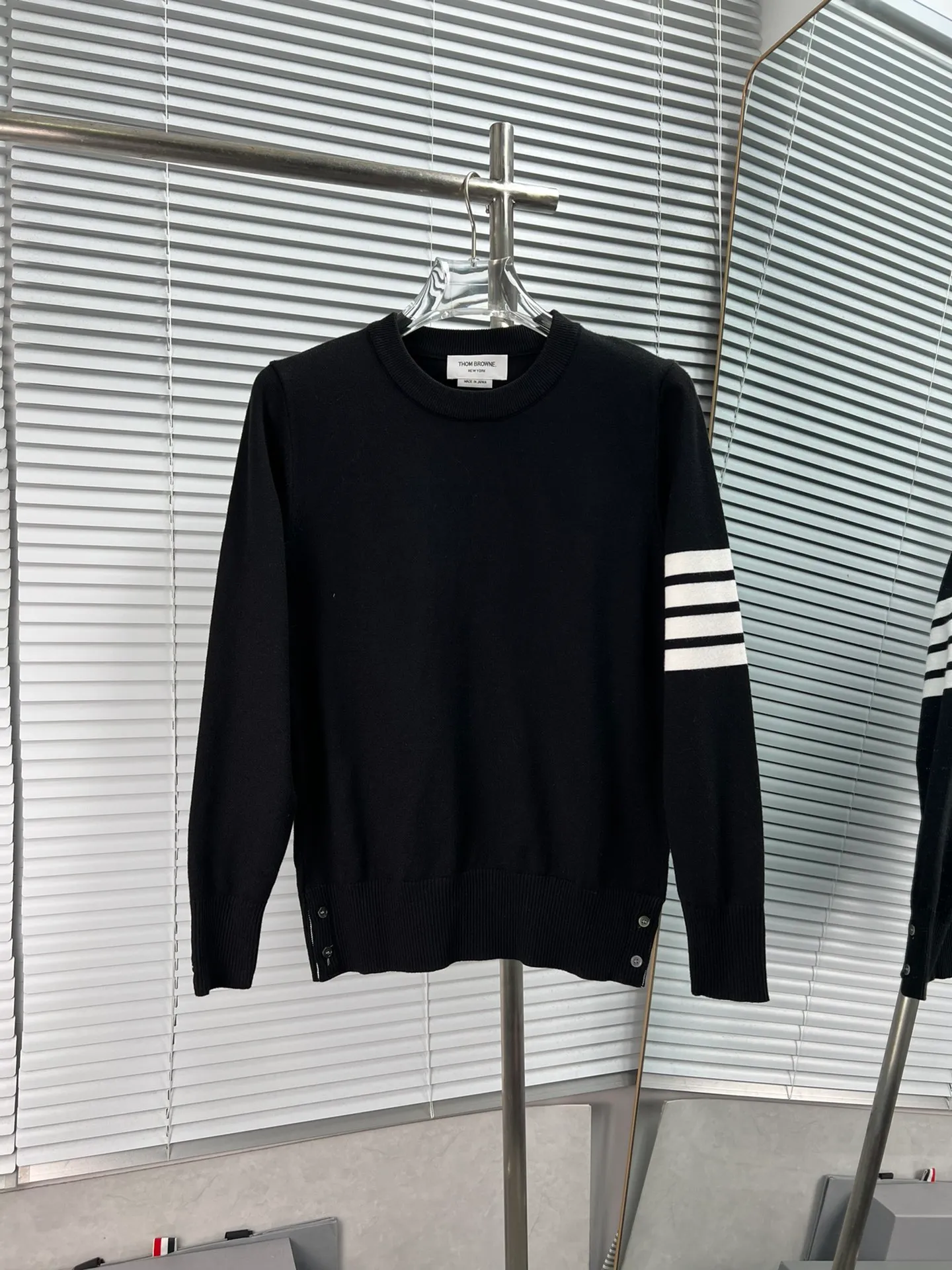 THOM BROWNE 2024New Arrival Series❄️ ， ， ， ！ ， ， 🌞 ， ， ， ， 🈵️。 ， ， ➕ ， 💎！ Sizes：1.2.3.4 ：White Black Gray Blue
